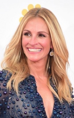 Julia Roberts in talks to appear in ‘Mother’s Day’