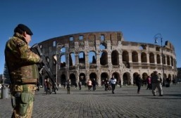 Rome banishes centurions, rickshaws over tourist scams