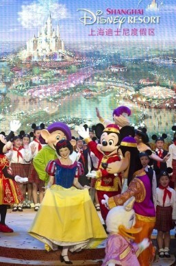 Luxury shopping outlet planned adjacent to China’s first Disneyland