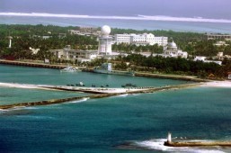 Chinese tourists sail to disputed islands: report