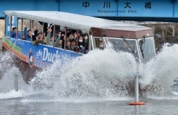 Amphibious tourist buses put into service in Tokyo