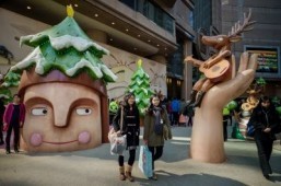 Battle of the Christmas decorations for Hong Kong malls