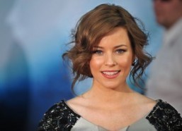 Elizabeth Banks to wed Brian Wilson on big screen