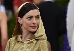 Anne Hathaway to battle blood-thirsty aliens in sci-fi comedy
