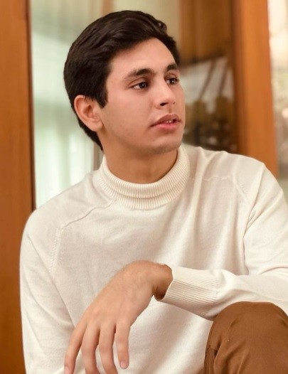 This image has an empty alt attribute; its file name is 05diego.jpg