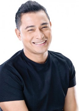 Cesar Montano showcases new artworks