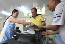 PNoy uses kodigo to ensure 12-0 vote for team