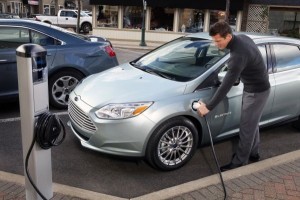 For Ford and Nissan, electric car sales still slow in the US