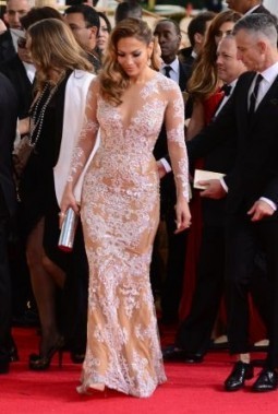 Golden Globes hair tutorials: over-the-shoulder curls