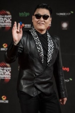Psy goes nuts for pistachios in Super Bowl ad