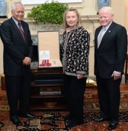 Philippines confers Legion of Honor on US Secretary of State Hillary Clinton