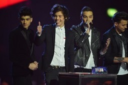 One Direction releases ‘One Way Or Another (Teenage Kicks),’ scores viral hit