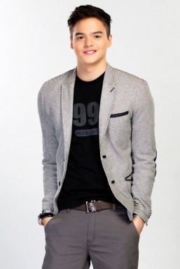 Mark refutes gay benefactor rumor