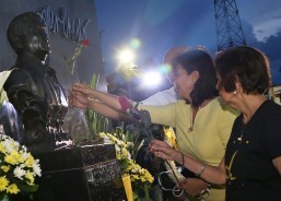 Vice president-elect Leni Robredo leads a Holy Mass in commemoration of her late husband Sec. Jesse Robredo's 58th birthday Friday at Eternal Gardens in Naga City, hours before Congress finished canvassing of votes for president and vice president. Robredo's victory was affirmed when she garnered 14,418,817 votes, 263,473 votes ahead of closest rival Ferdinand Marcos Jr., who got 14,155,344.(MNS photo)