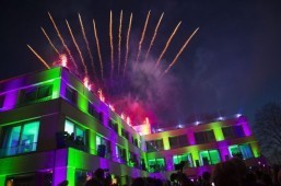 Fireworks light up the sky over the Swedish Music Hall of Fame during the inauguration of the 'ABBA The Museum' in Stockholm on May 6, 2013. ©AFP PHOTO / SCANPIX / JONAS EKSTROMER