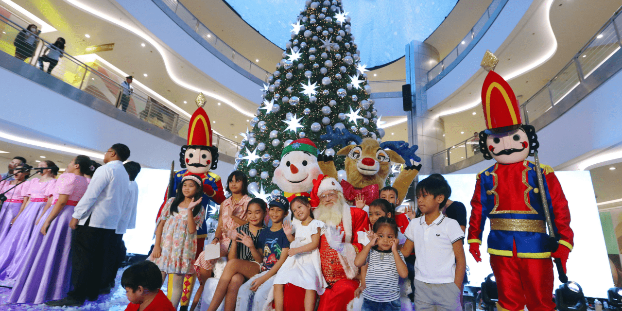 CHRISTMAS ATTRACTION
