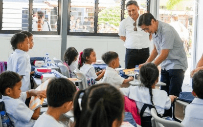 Marcos inspects learning, health programs in Cebu