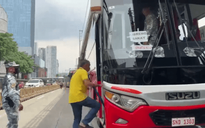 Gov’t rolls out ‘Libreng Sakay’ as 3-day transport strike begins