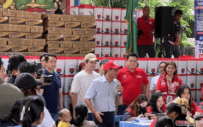Marcos leads aid distribution to fire-hit 2K families in Tondo