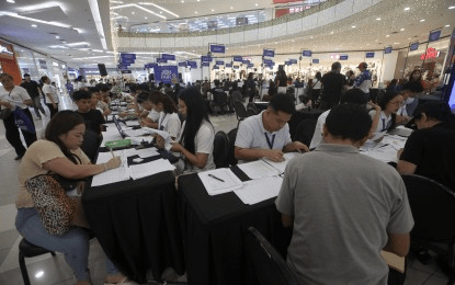 Palace vows to maintain momentum as employment rises