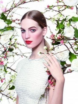 Spring 2015 makeup: explosive lips and pastel lids at Chanel