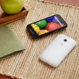 Motorola launches Moto E