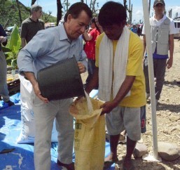 Chairman Royce Visits Typhoon-ravaged Tacloban Area
