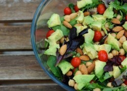 Women who follow a Mediterranean diet live longer and thrive: study