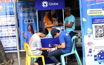 Groups ask SC to halt SIM card registration